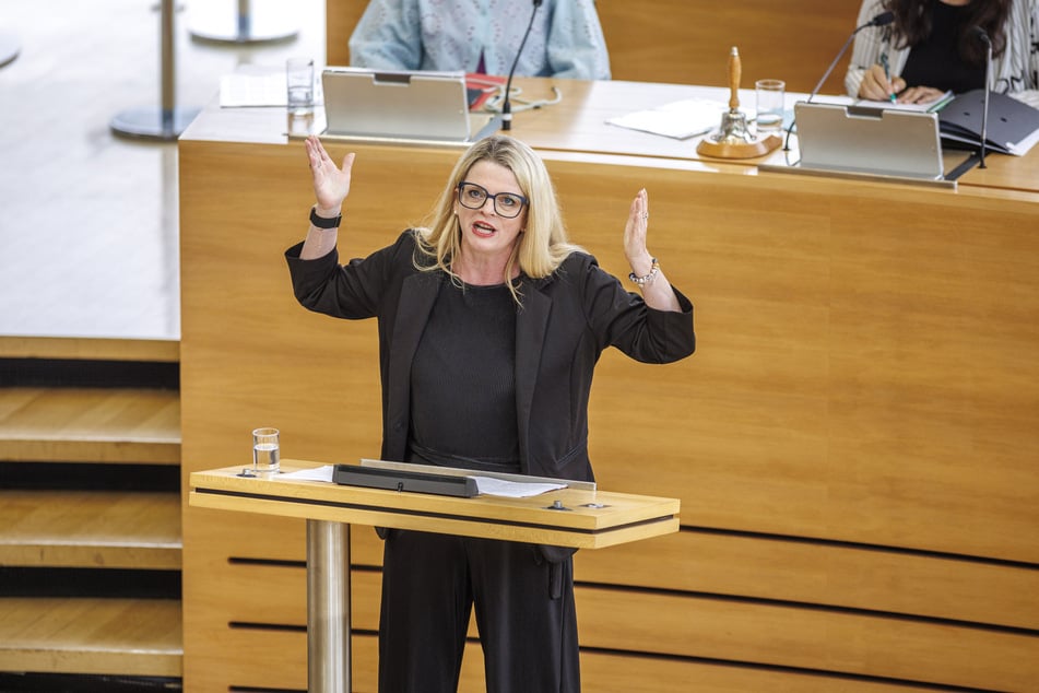 Susanne Schaper (47, Linke) treibt die Sorge um, dass Menschen wohnortnah nicht mehr zahnmedizinisch versorgt werden können.