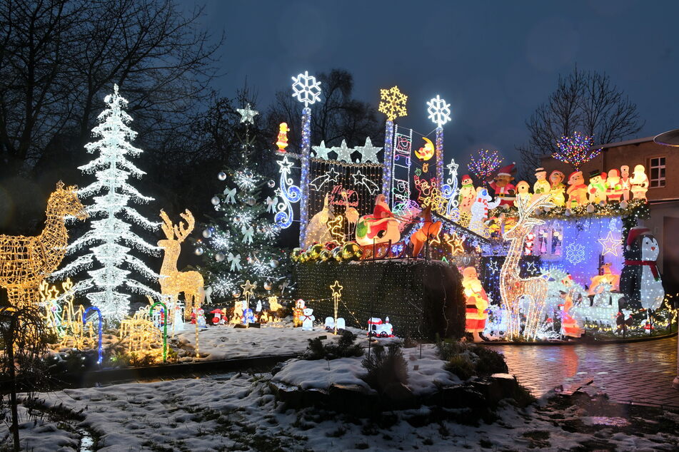 Die bunte Weihnachtsbeleuchtung im Ortsteil von St. Egidien ist noch bis Januar zu sehen.