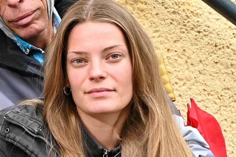 Anna (24) will durchziehen, bis das Zuhause wieder da ist.
