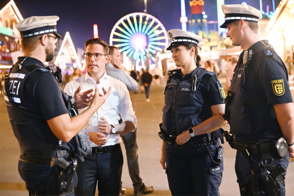 Stuttgart: Dunkel- statt Hellblau: Das macht die neuen Polizeiuniformen im Südwesten so besonders
