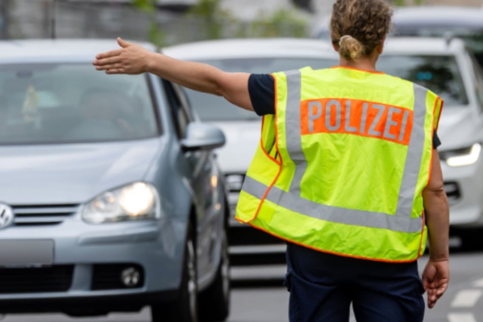 Die Polizei führte eine Großkontrolle in der Augustusburger Straße durch.