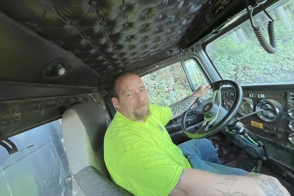 Jason Turner hob einen "bombenähnlichen Gegenstand" auf und verlor dabei seine Hand.