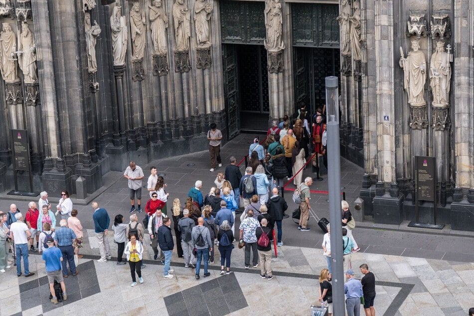 Der Eintritt in den Kölner Dom ist nur noch an bestimmten tagen kostenfrei. (Symbolbild)
