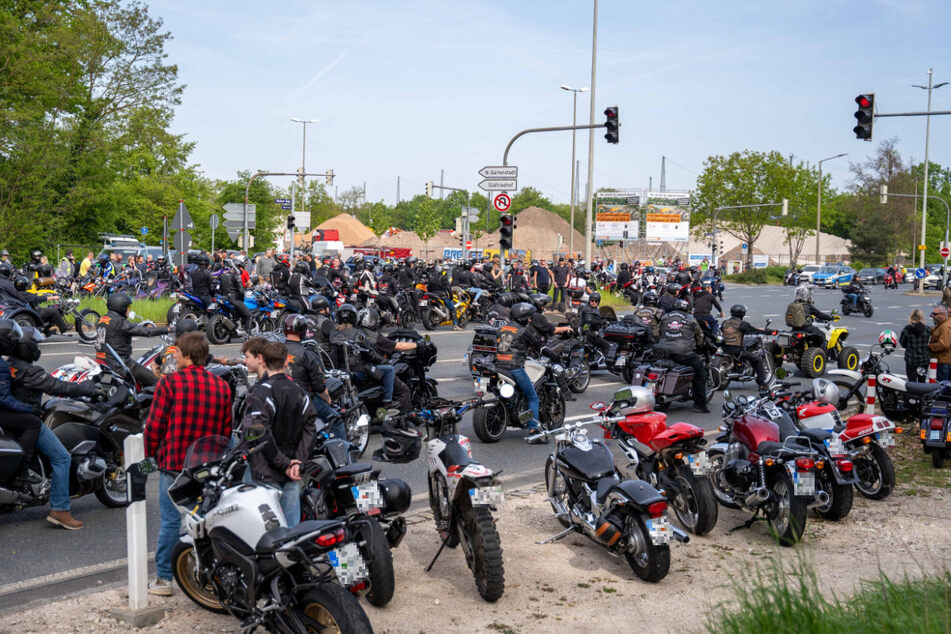 Take it easy, Rider: Bei der traditionellen Mai-Ausfahrt brachten die Teilnehmer nicht nur Bikes, sondern auch Geduld mit.