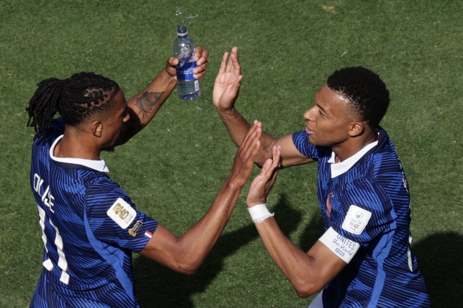 Kylian Mbappé (27, r.) soll bereits Bescheid wissen.