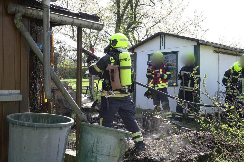 Die Feuerwehr konnte das Feuer löschen und die Gartenlaube retten.