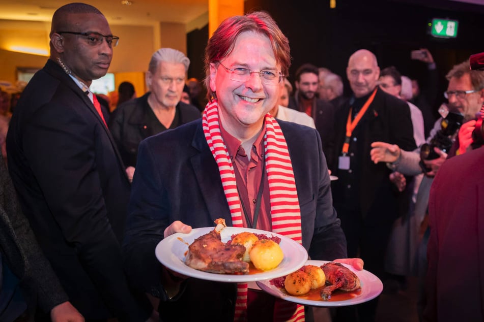 Franks Sohn Marcus Zander (57) hat angekündigt, dass auch bei der diesjährigen Weihnachtsfeier für die Obdachlosen Gänsekeule serviert werden soll.