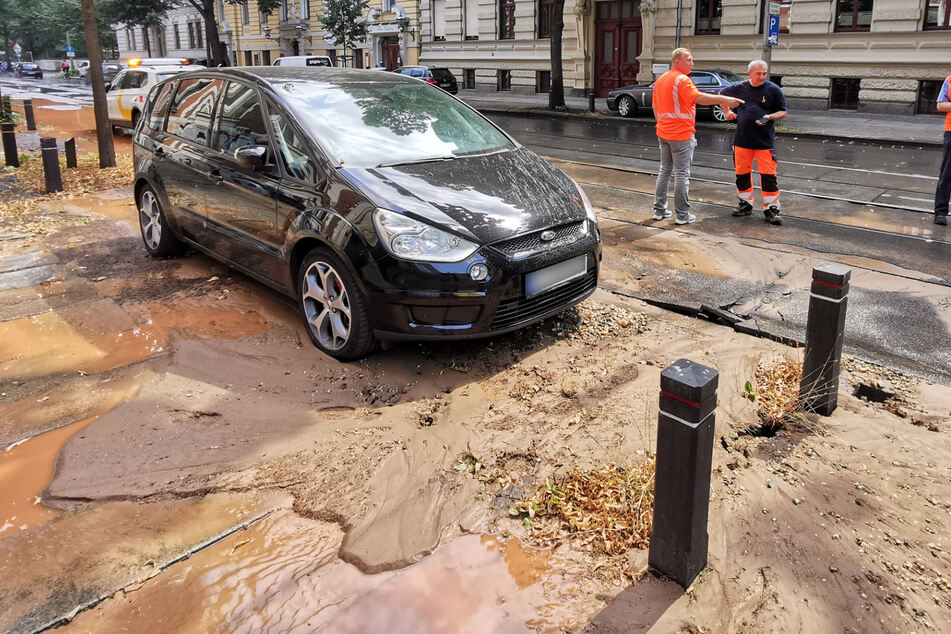 Auf der betroffenen Straße bildete sich auch viel Schlamm.