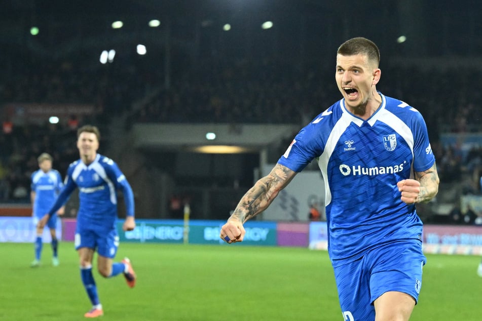 Durchschnittlich benötigte Mateusz Zukowski (r.) nur 108 Minuten pro Tor.