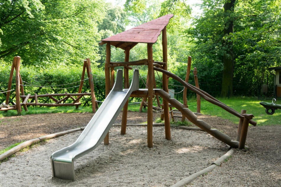 Auf einem Spielplatz am Luisenplatz in Chemnitz sind Jugendliche belästigt worden. (Symbolbild)