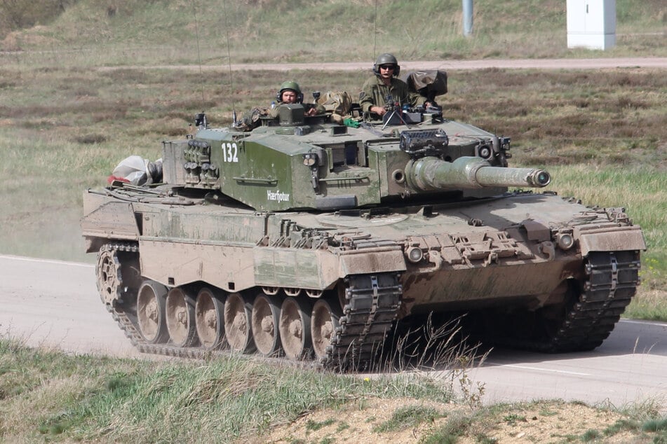 Am Freitag müssen Autofahrer mit einer Kolonne tonnenschwerer und gepanzerter Bundeswehr-Fahrzeuge rechnen. (Symbolfoto)