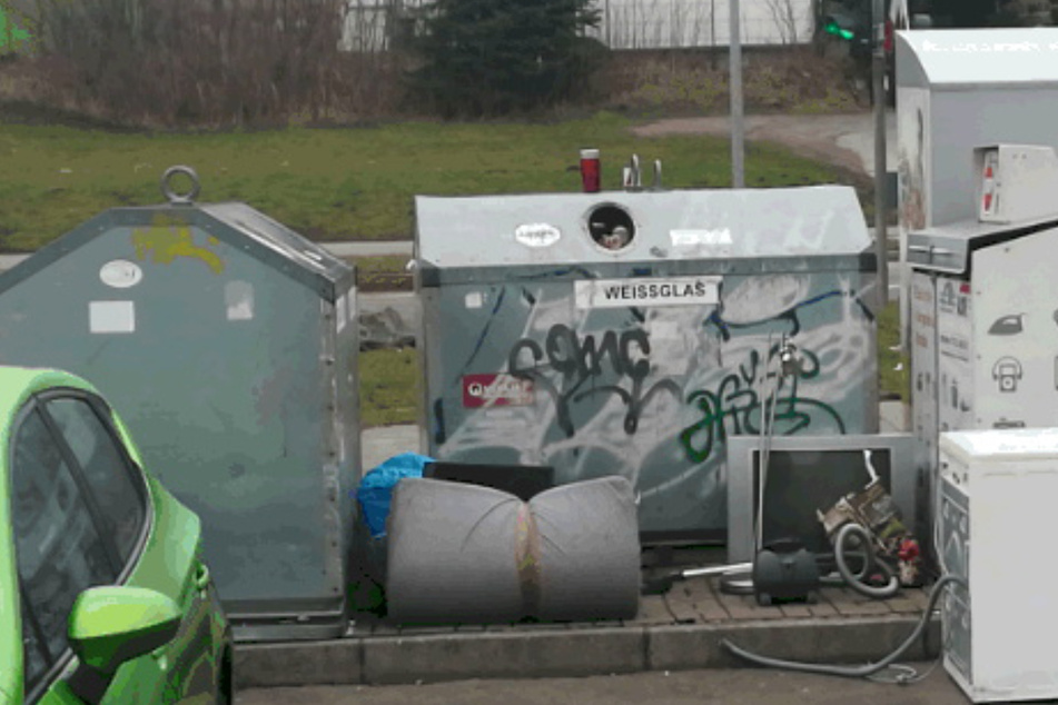 Die Containerburg in der Ulbrichtstraße wird zum Eldorado für Sammler von Elektroschrott.