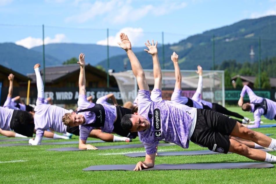 Nach der langen Anreise erst mal eine Yoga-Session.