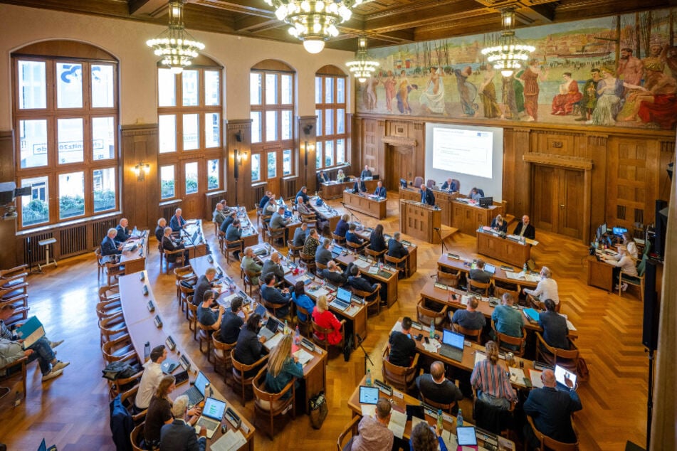 Im Januar 2025 billigte der Stadtrat hinter verschlossenen Türen den Umzug mehrerer Ämter in die alte Galeria Kaufhof.