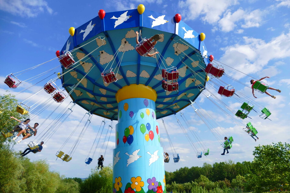 Der Wellenflieger ist eine beliebte Attraktion im Sonnenlandpark.