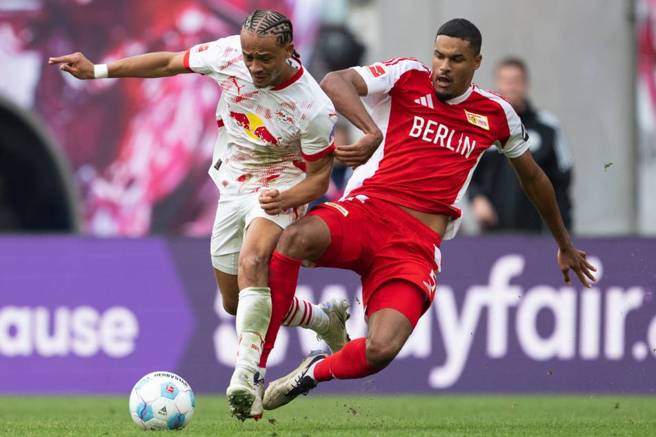 Danilho Doekhi (27, r.), hier im Tackling gegen Leipzigs Xavi Simons (21) ist seit Jahren ein wichtiger Baustein in der Union-Abwehr.