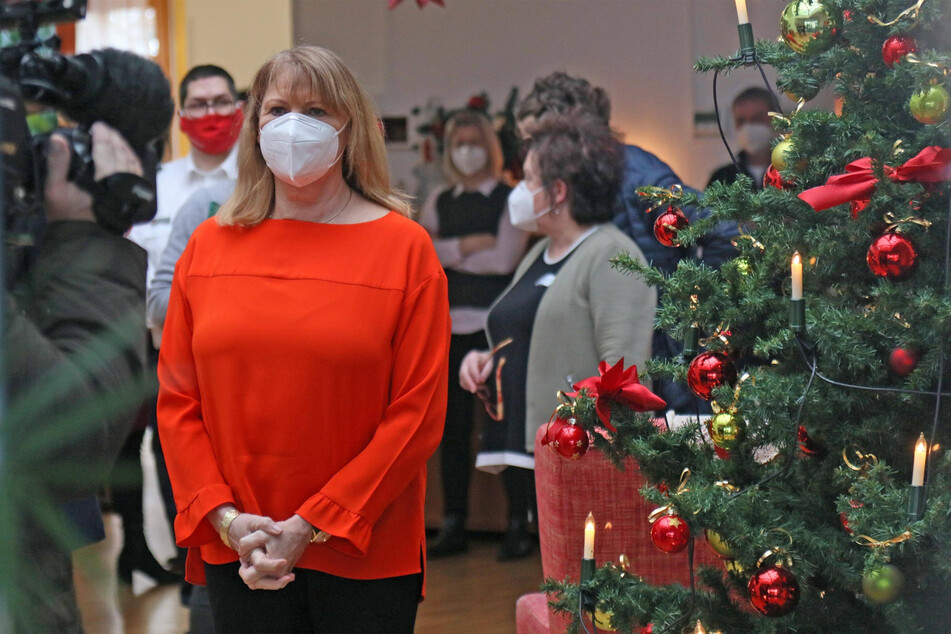 Zum offiziellen Impfstart war auch Sachsens Gesundheitsministerin Petra Köpping (62, SPD) in Lichtentanne dabei.