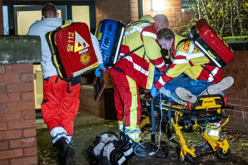 Das 18-jährige Opfer kam mit leichten Verletzungen in ein Krankenhaus.