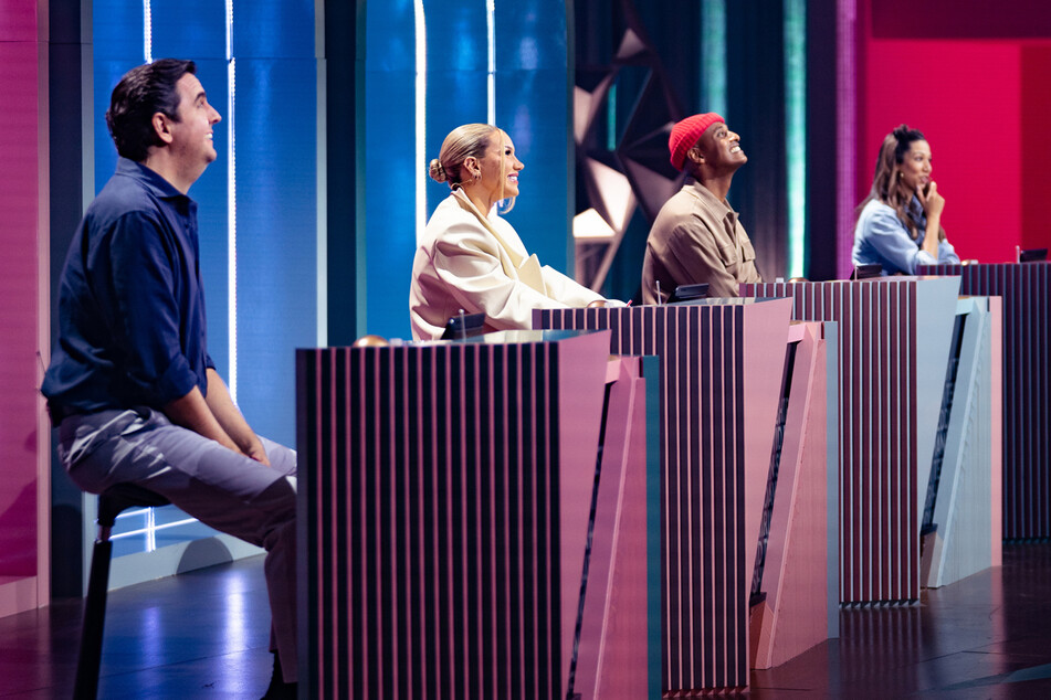 Bastian Pastewka (49, v.l.), Shirin David (26), "Teddy" Teclebrhan (37) und Wildcard-Gewinnerin Efta (27) kämpften um einen Job als Moderator.