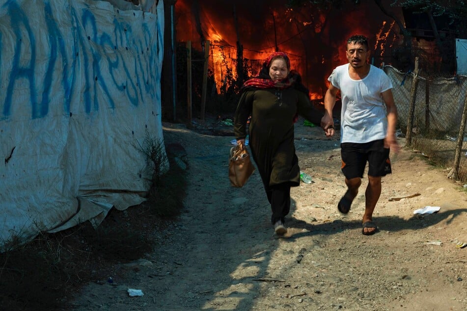 Greek refugee camp burns to the ground, origins of fire unclear