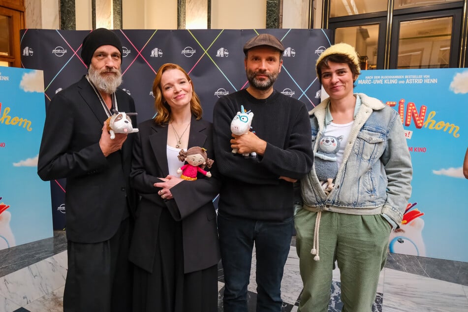 Torsten Sträter (60, v.l.), Karoline Herfurth (42), Marc-Uwe Kling (44) und Nora Tschirner (45) kamen zur "NEINhorn"-Weltpremiere in Chemnitz.