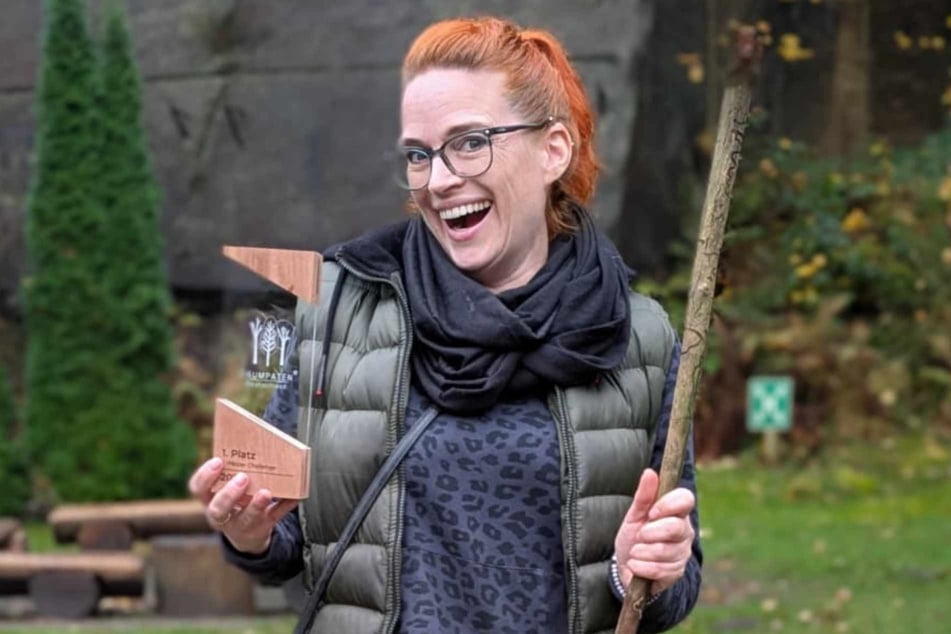 Wenn Mandy Auerswald (43) keine Bäume einpflanzt, saniert sie Schloss Pinnewitz (bei Nossen), das sie 2012 gekauft hat.