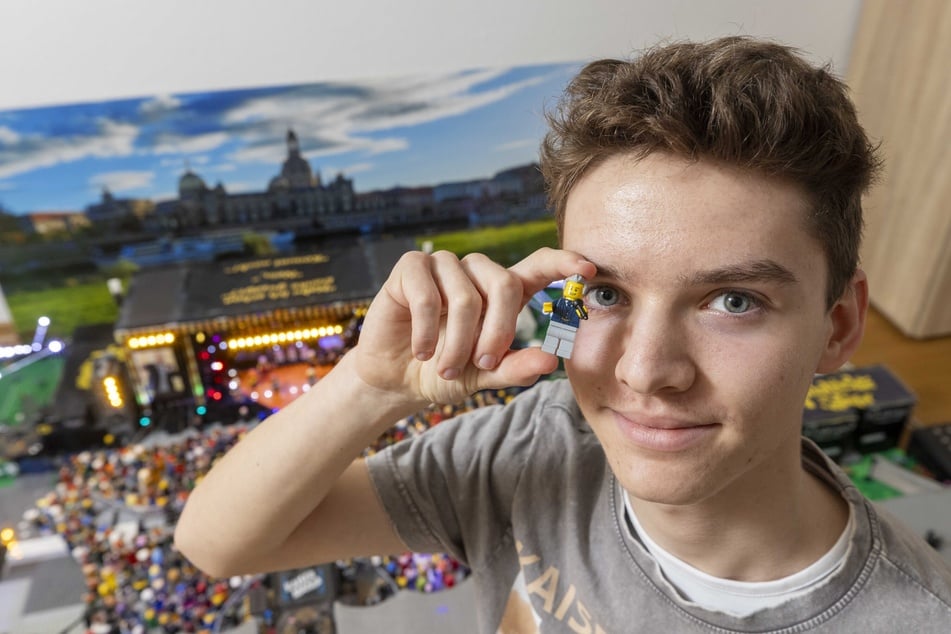 Besonders stolz ist Roberto Rasch (15) auf seine etwa vier Zentimeter große selbst gestaltete Roland-Kaiser-Figur.