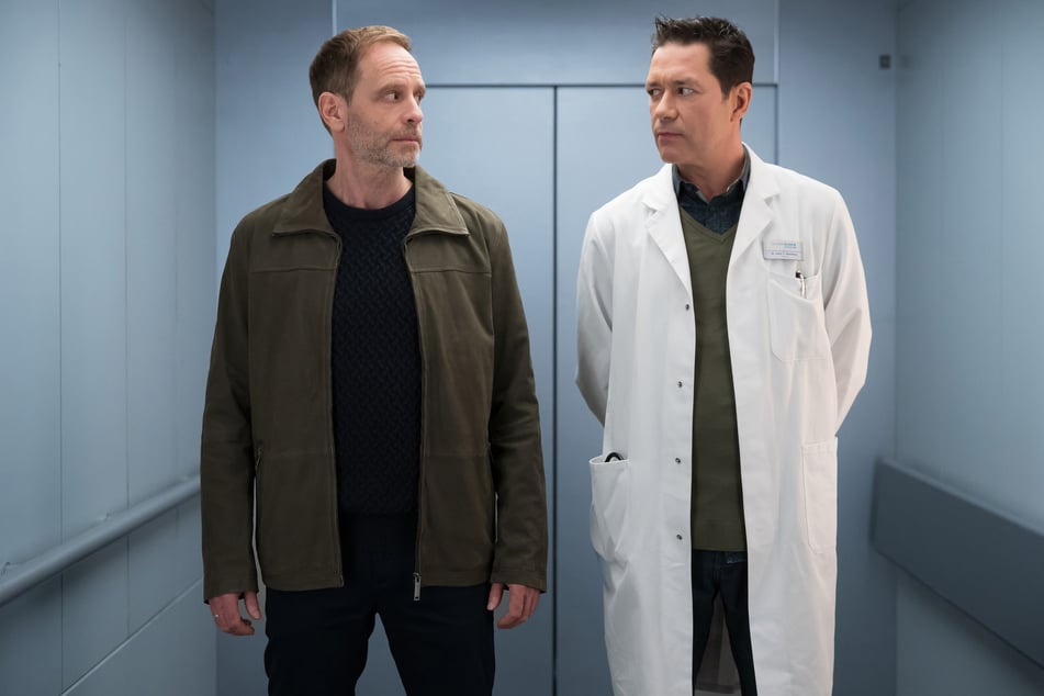 Für Dr. Kai Hoffmann (l.) steht eine aufregende Folge 1145 bevor. Aber wohl erst im September.