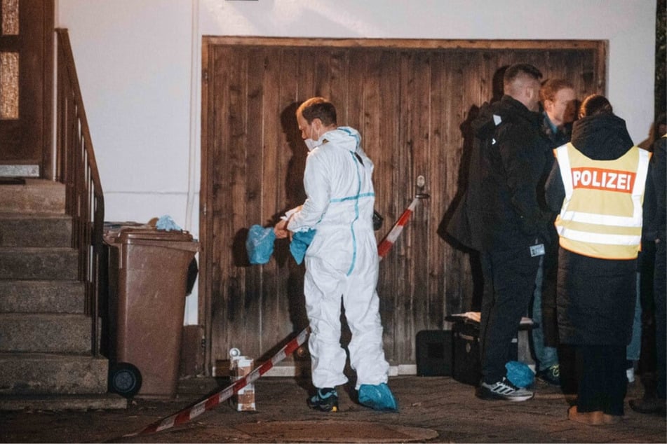 Die Polizei ermittelte am Tatort.