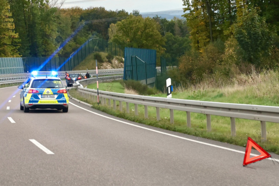 Ein Polizeiauto am Unfallort.