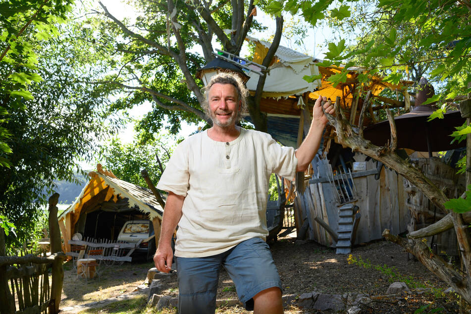 "Eine Nacht in einem Baumhaus ist etwas ganz Besonderes", findet Steffen Mäding, Inhaber des Baumhaushotels Kriebelland. "Die Aussicht ist einzigartig, die Geräusche der Tiere und Blätter unmittelbar."