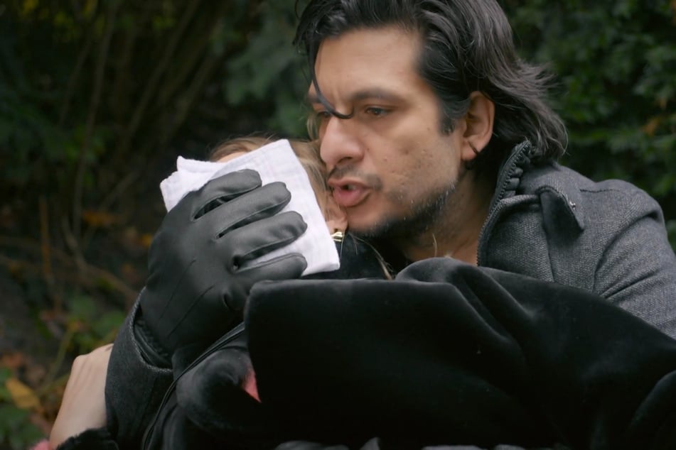 Maximilian betäubt Isabelle.