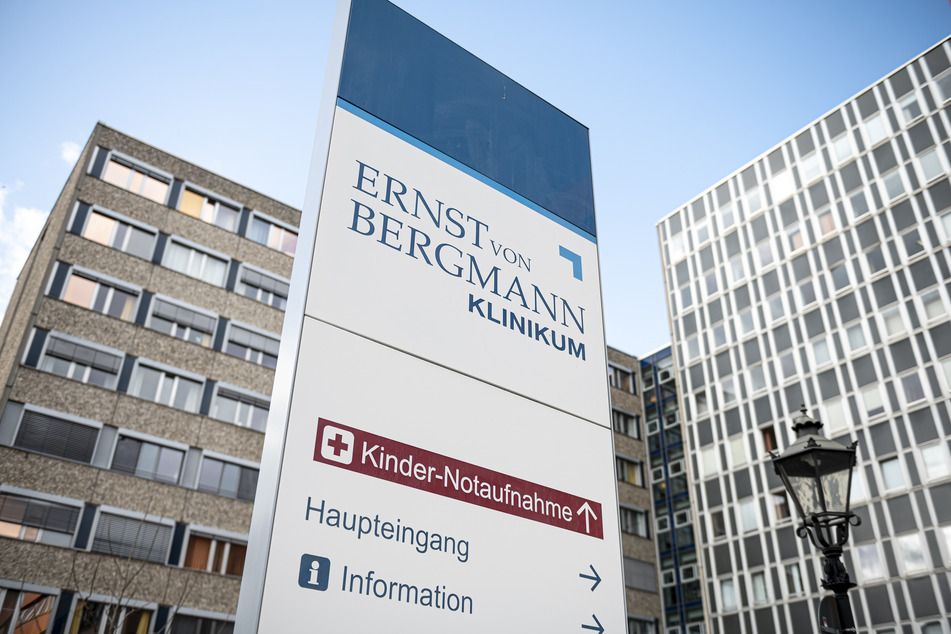 Das Klinikum Ernst von Bergmann ist wegen gehäufter Corona-Fälle in die Kritik geraten.