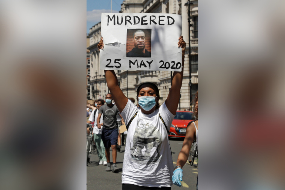 Nach tagelangen Protesten in den USA hat der Bruder von George Floyd die Demonstranten zur Mäßigung aufgerufen.