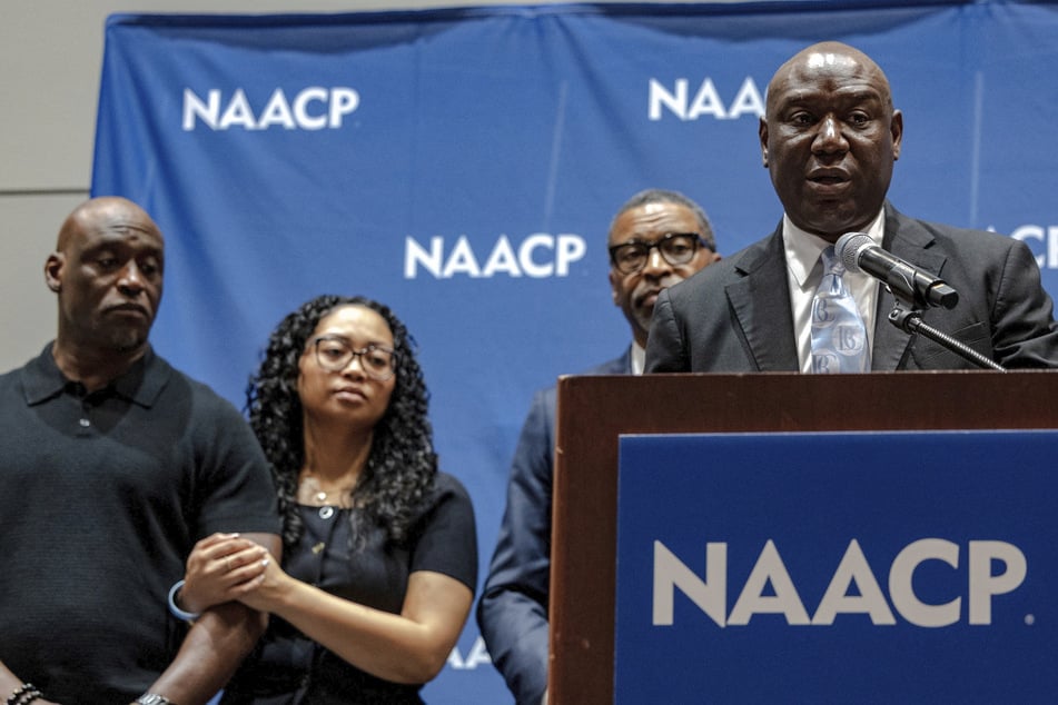 Attorney Ben Crump (r) announced the findings of the independent autopsy on Wednesday.