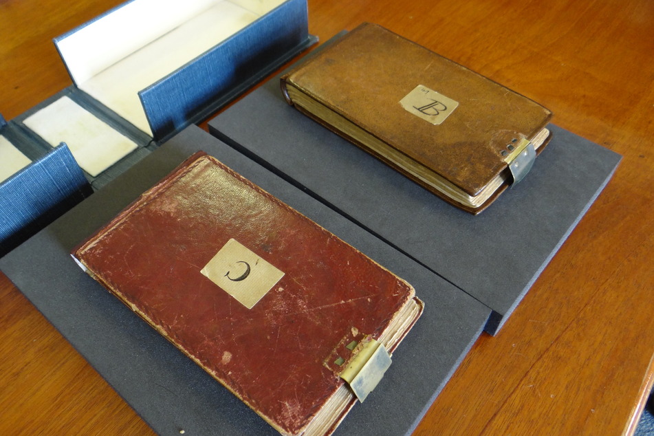 Die beiden Darwin-Manuskripte, die anonym an die Cambridge University Library zurückgegeben wurden.