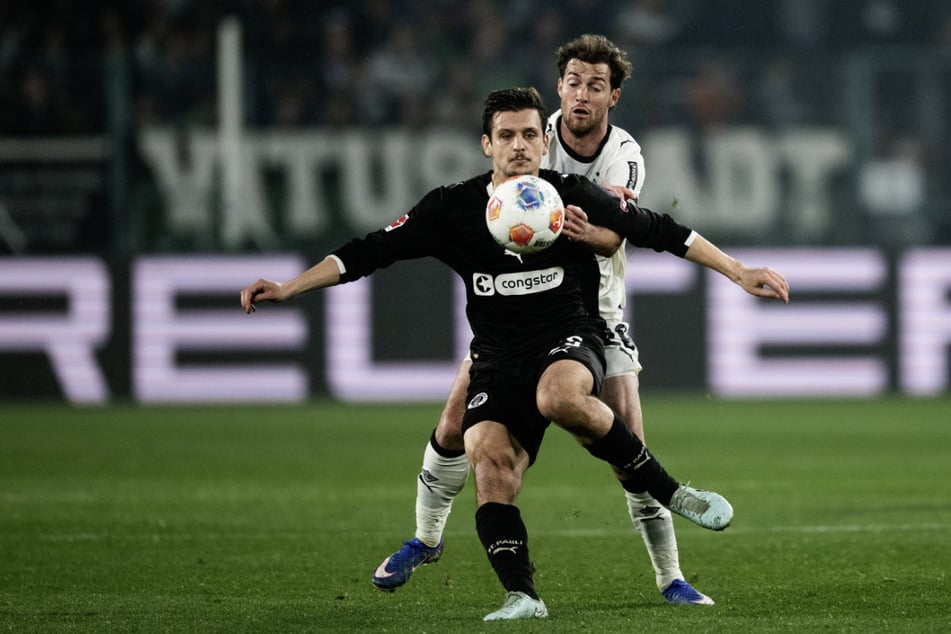 Die erste Halbzeit war von vielen Zweikämpfen geprägt.