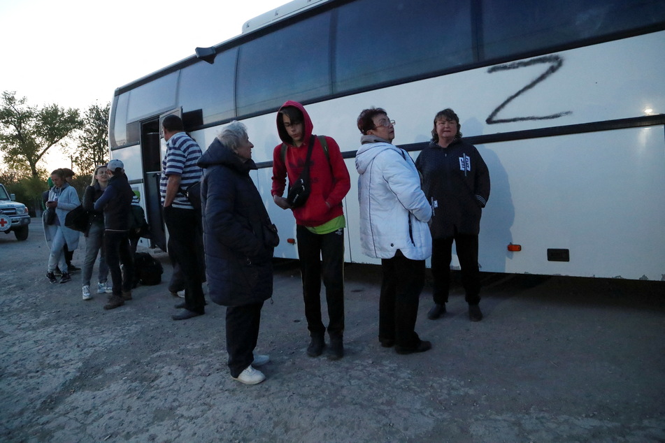 Evacuees from Mariupol arriving in the Ukrainian village of Bezimenne, which is under Russian control.