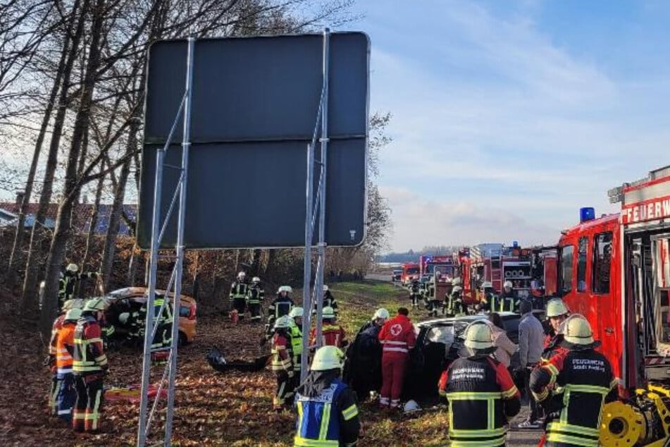 Schwerer Verkehrsunfall bei Bad Füssing: Frau (†66) erliegt Verletzungen