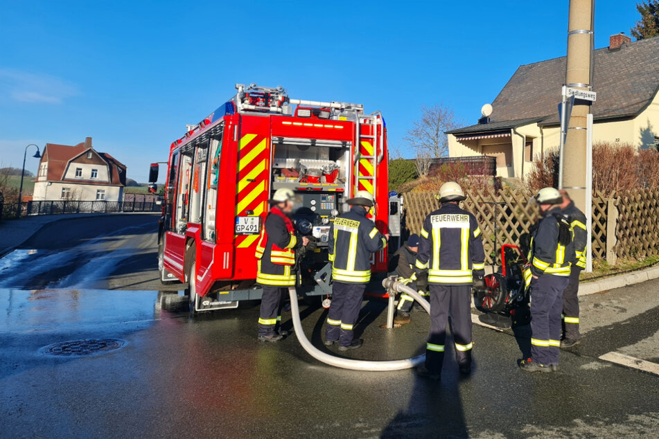 In Pöhl musste die Feuerwehr am Montagmorgen zu einem Brand in einem Einfamilienhaus ausrücken.