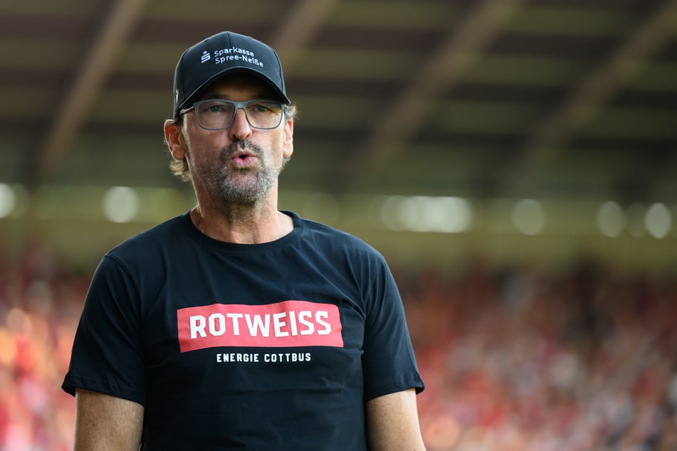 Cottbus-Coach Pele Wollitz (59) hat gegen Rostock mit Energie noch eine weiße Weste.