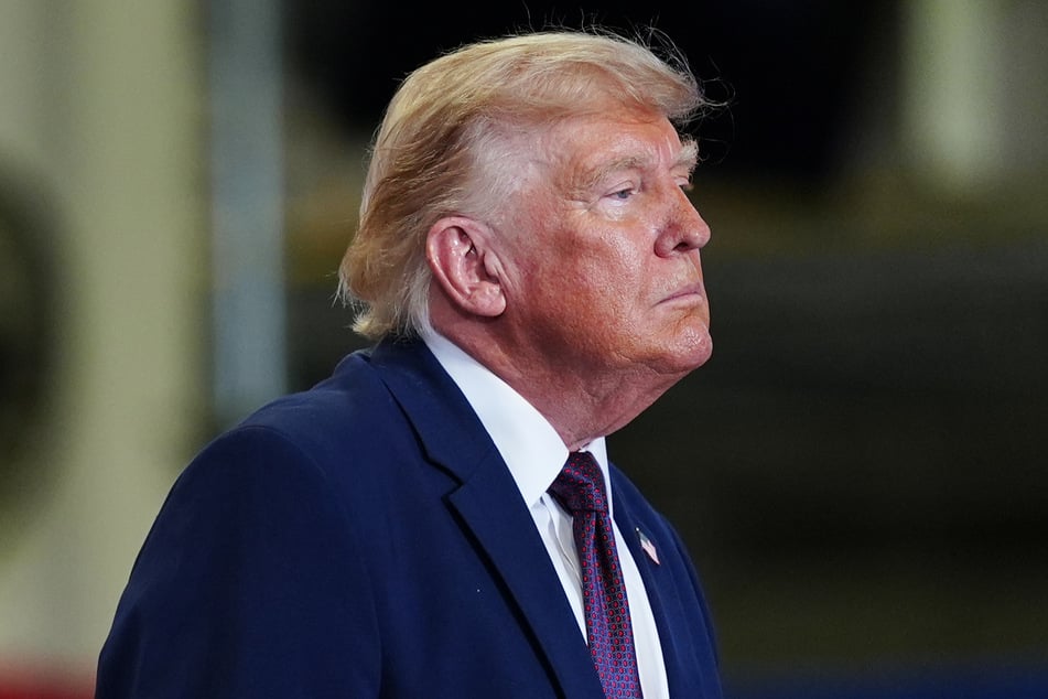 Der US-Senat hat mit Unterstützung von vier Republikanern eine Resolution verabschiedet, die Präsident Donald Trump (80) anweist, den Krieg gegen den Iran zu beenden.