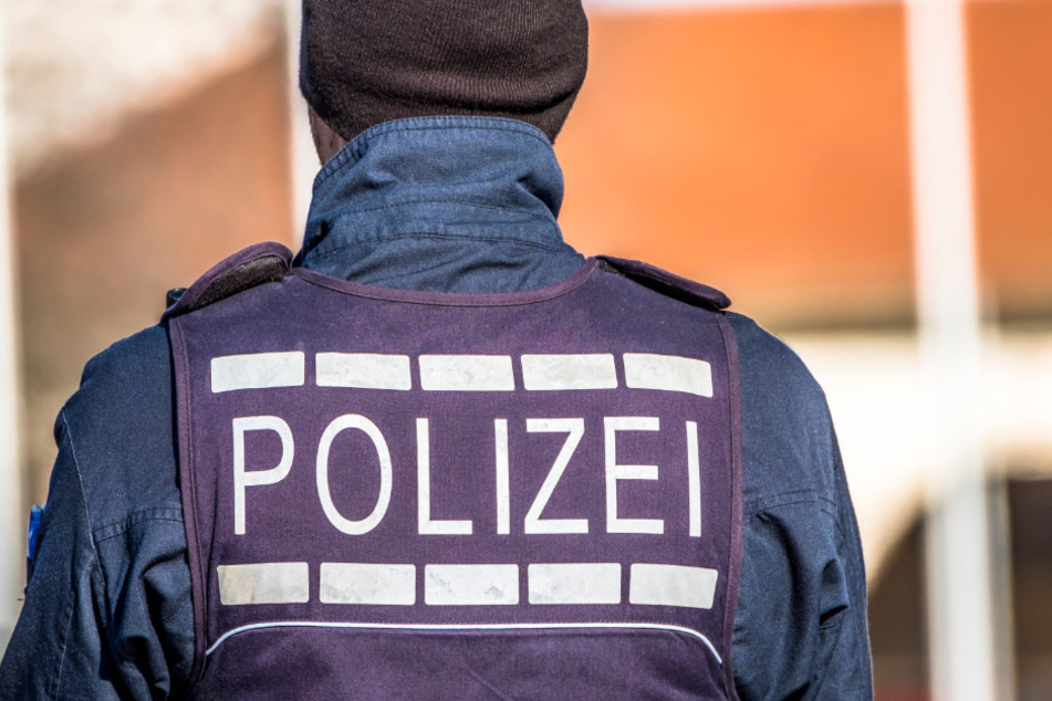 Die Polizei sprach den Tatverdächtigen ein Platzverweis aus. (Symbolbild)