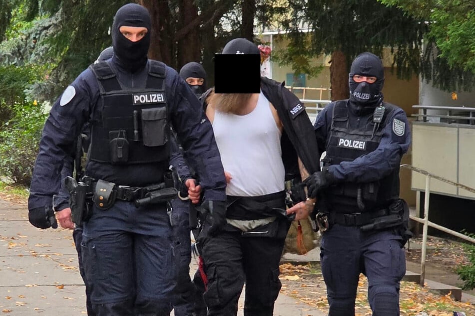 Die Generalstaatsanwaltschaft ließ einen Mann festnehmen, der im Verdacht steht, sich der Terrororganisation "Islamischer Staat" (IS) anschließen zu wollen.