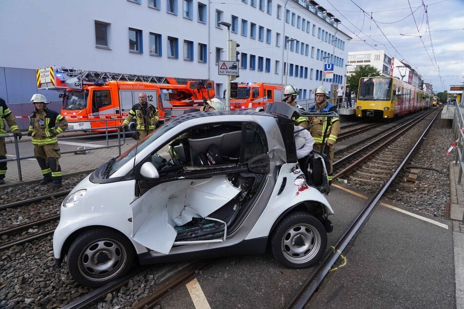 Das Unfallauto wurde abgeschleppt.
