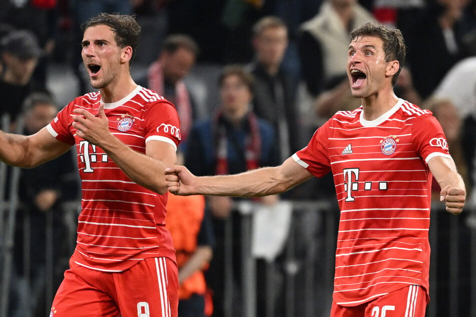 Thomas Müller (33, r.) ist nach all den Jahren längst klar, was beim FC Bayern München am Ende einer Saison zählt: nur Titel!