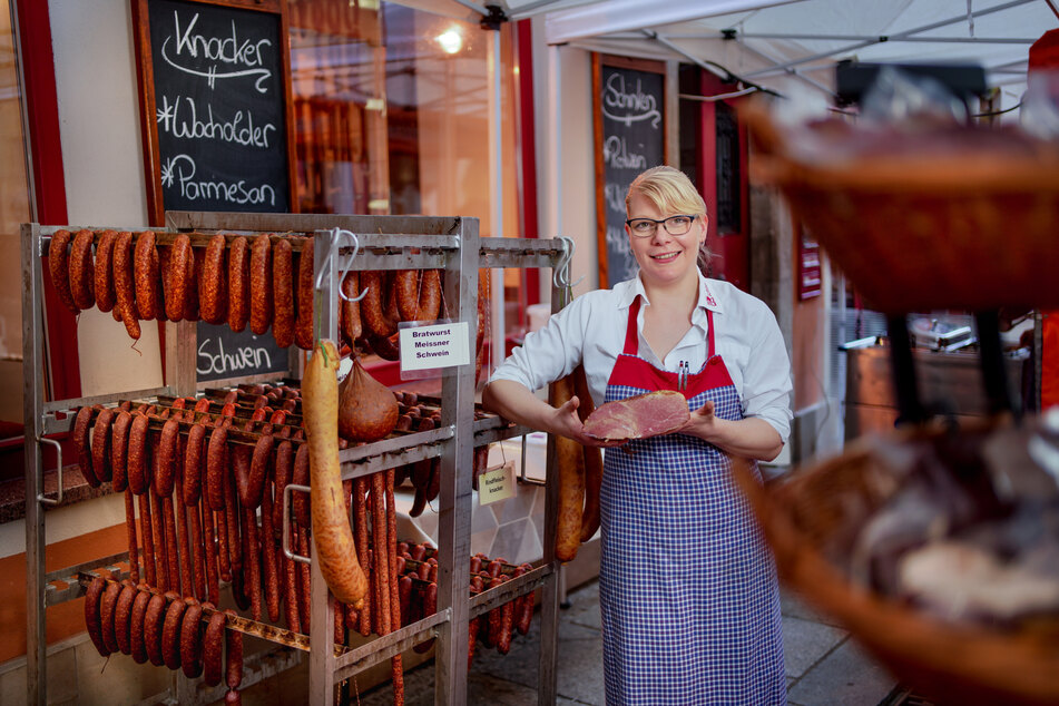Elisa Kreter (33) von der Fleischerei Richter bot Spezialitäten vom Meissner Landschwein zum Kauf an.