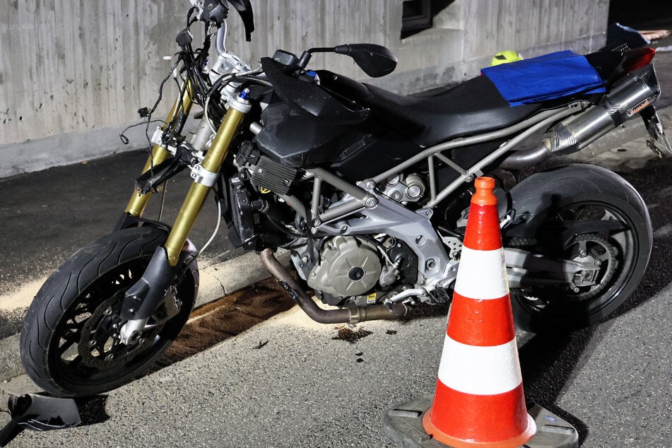 Ein 21-jähriger Biker erfasste mit seinem Motorrad einen Fußgänger: Der Unfall in Bessenbach-Straßbessenbach endete Tödlich.