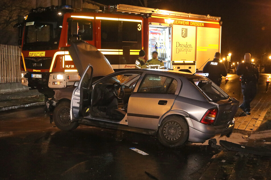 Vollgepumpt mit Amphetaminen setzte ein Opelfahrer (27) im Februar sein Fahrzeug in Kleinzschachwitz gegen eine Mauer, erlitt dabei leichte Verletzungen.