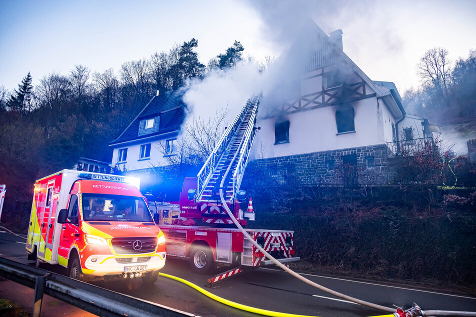 Die Feuerwehr konnte den 90-jährigen Bewohner des Hauses nur noch tot bergen.